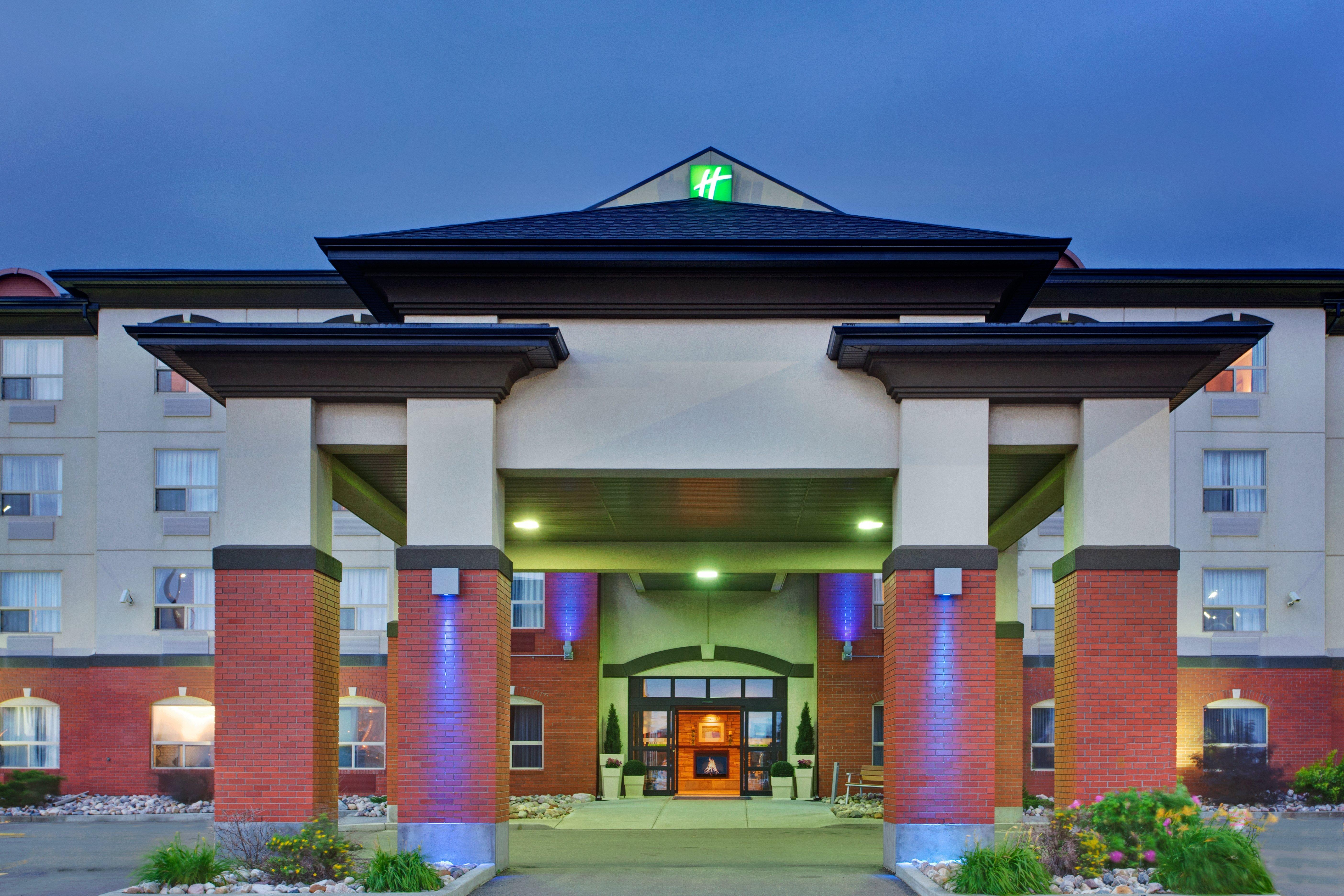 Holiday Inn Express Hotel & Suites Sherwood Park-Edmonton Area By Ihg Exterior photo